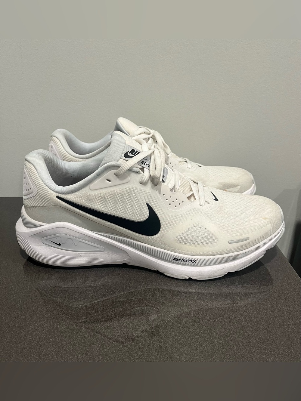 Nike Structure 26 Running Shoes Mens 11 Stability Support Gym Trainer Sneaker